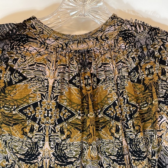 Free People Blouse with Lace Detail on Sleeves - Picture 4 of 12